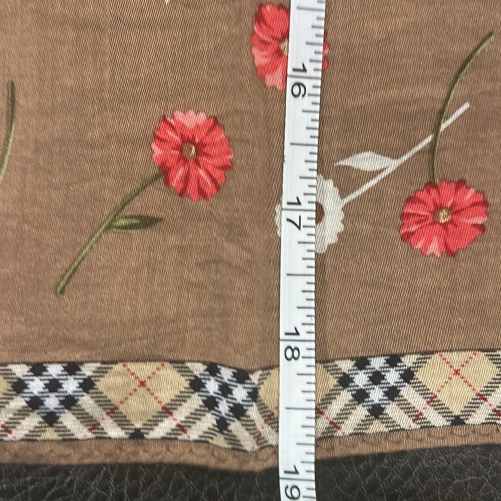 Burberrys VINTAGE RARE handkerchief. pocket square. *Prestine condition. - Picture 4 of 6